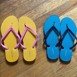5 pair of flip flops size 7/8. $21